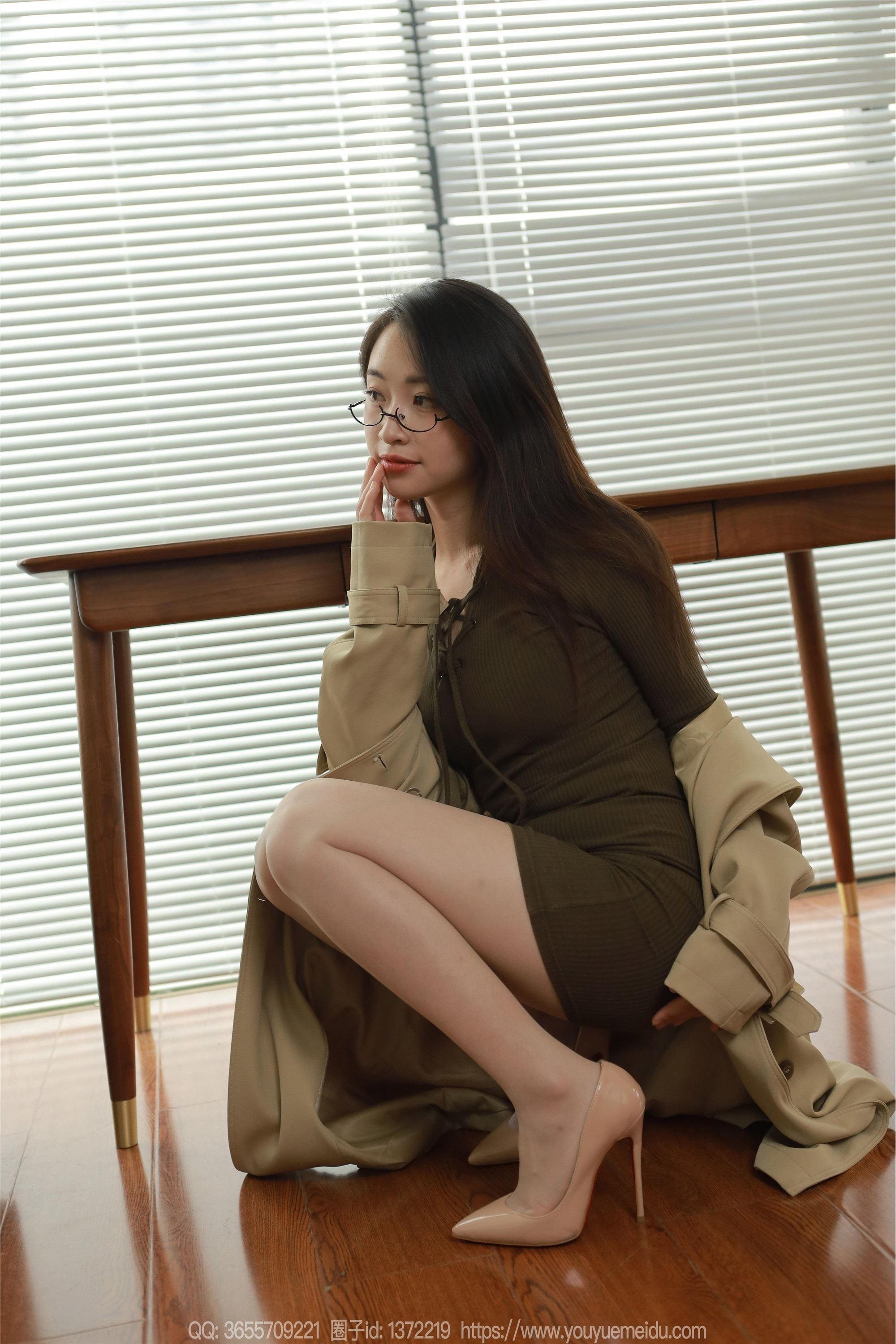 IESS异思趣向  2024.03.21 丝享家 1695 小婕《包臀肉丝（上）》